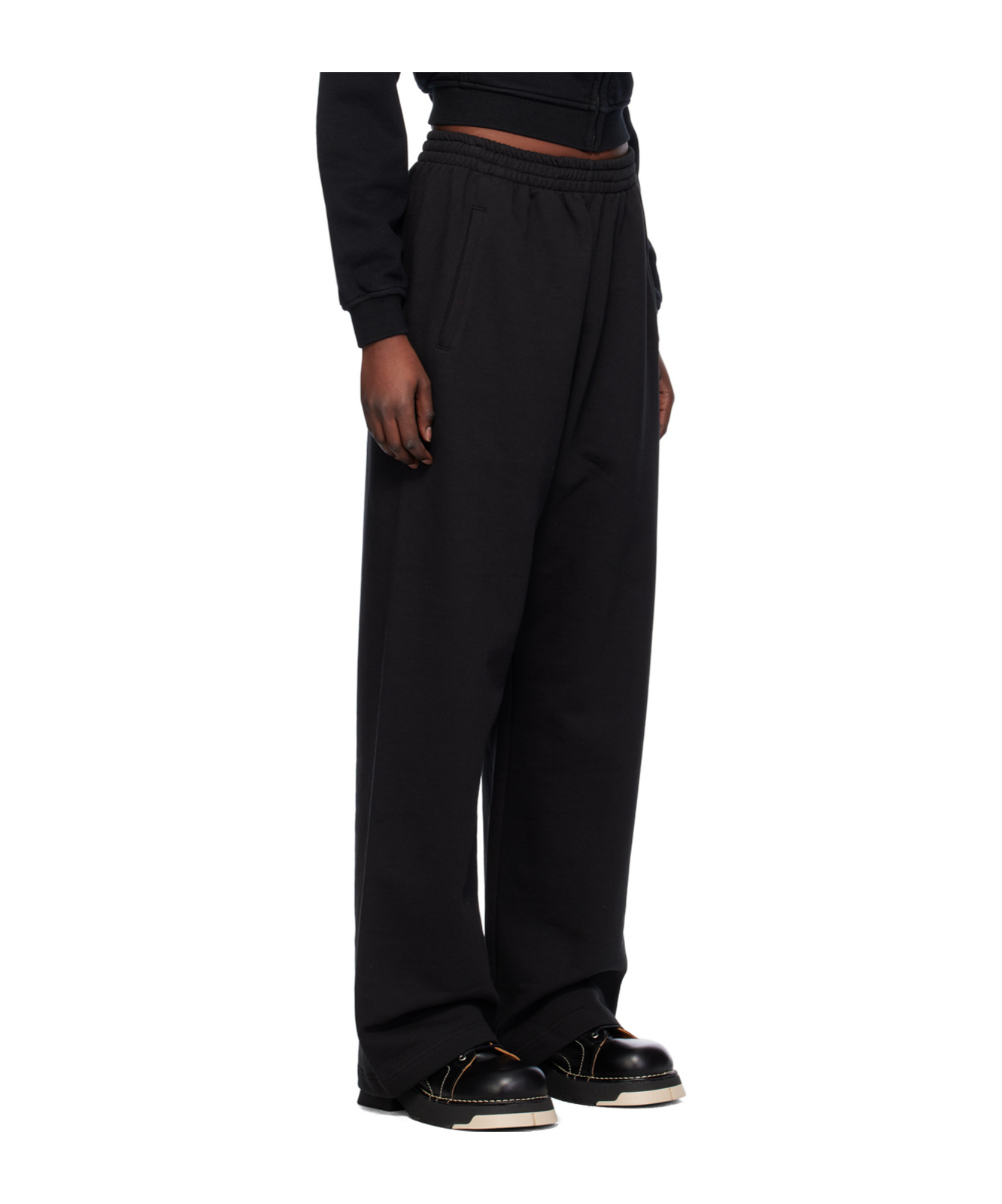 We11 Done Loose Fit Pleated Detail Sweatpants In Black