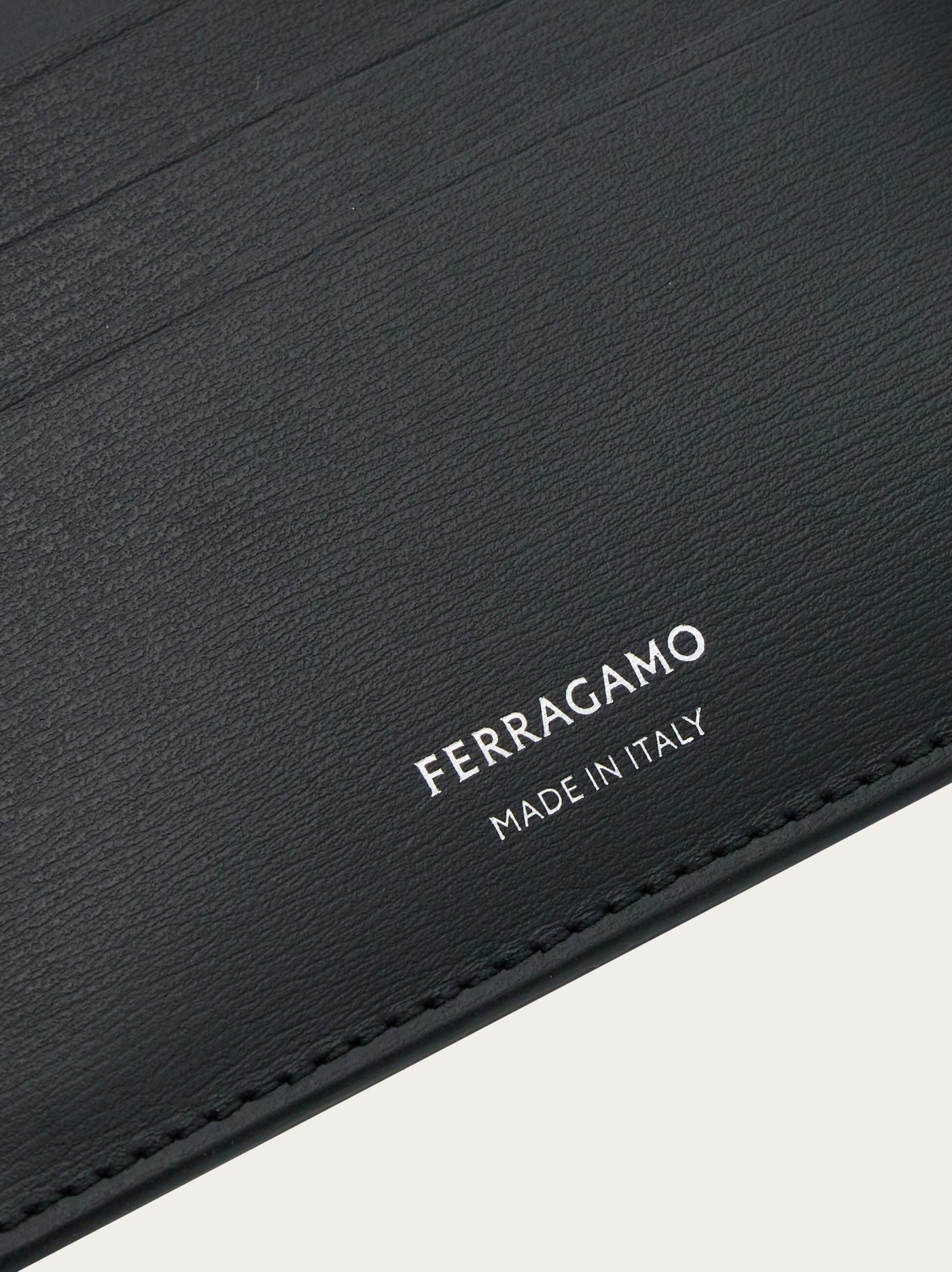 Ferragamo Palmellato Leather Credit Card Case In Black
