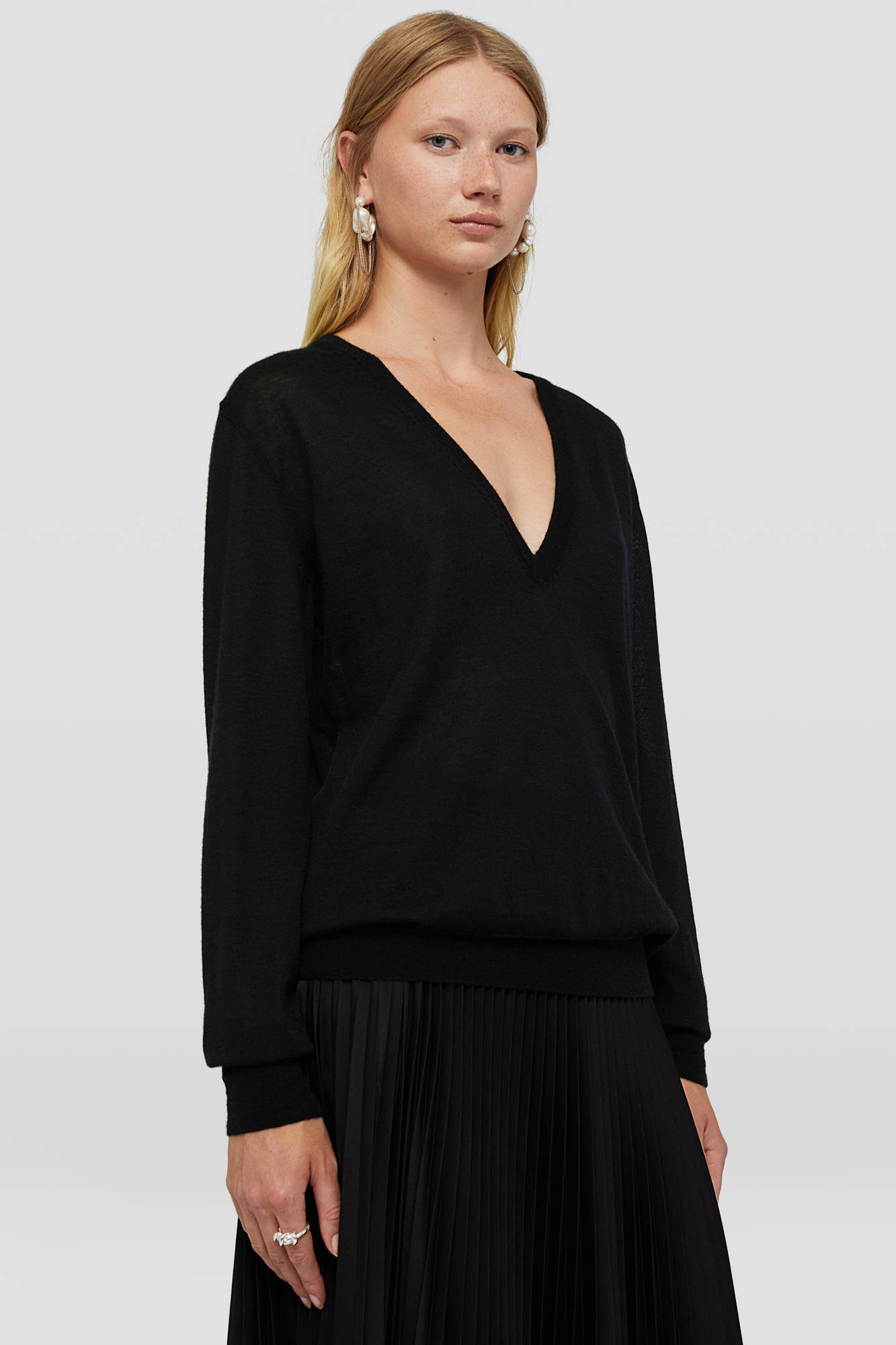 JIL SANDER JIL SANDER LONG SLEEVED V-NECK KNITTED TOP