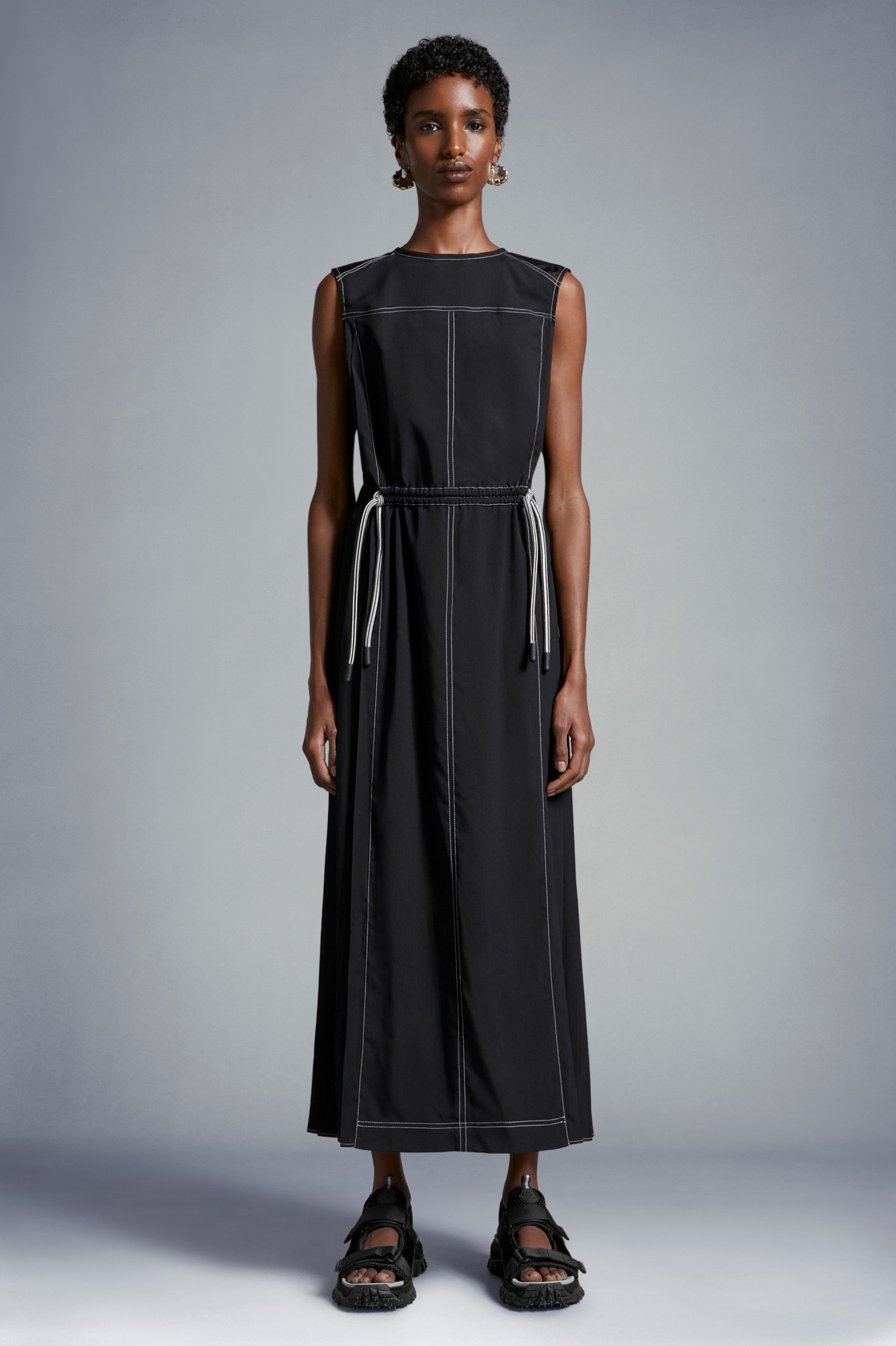 Moncler Draw The Rope To Pull In The Waist Dress In Black