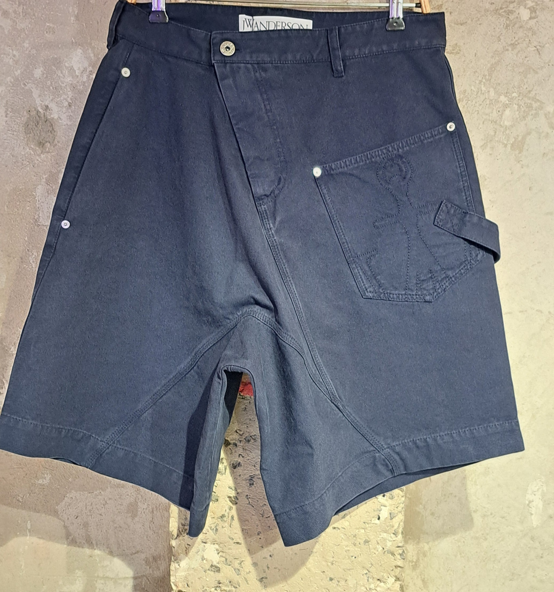 Jw Anderson Knee-length Twisted Bermuda Shorts In Black