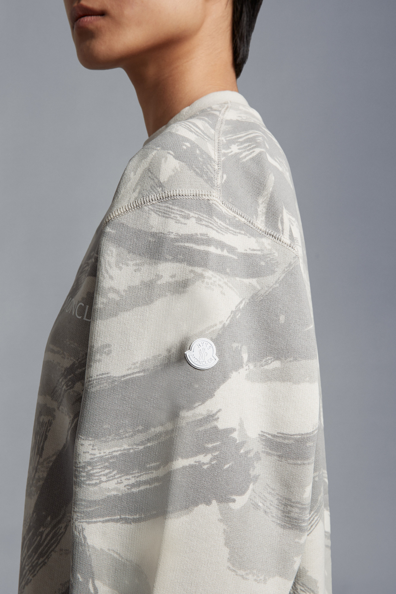 Moncler X Hyke Logo Printed Crewneck Sweatshirt In Gray