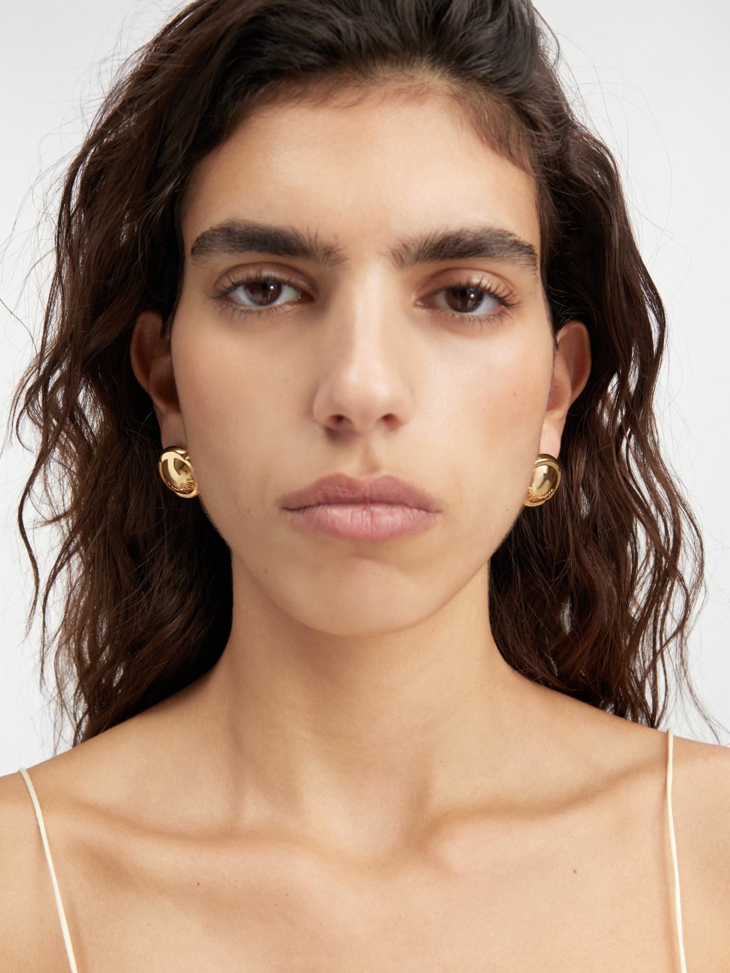 JACQUEMUS JACQUEMUS CHAMPAGNE MUSELET EARRINGS 