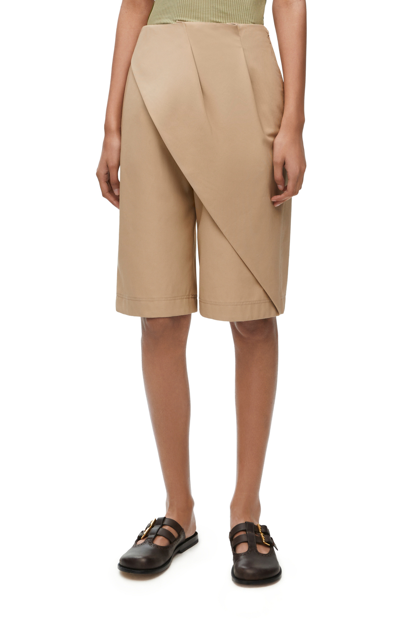 Loewe Overlapping Faille Pleated Shorts In Nude