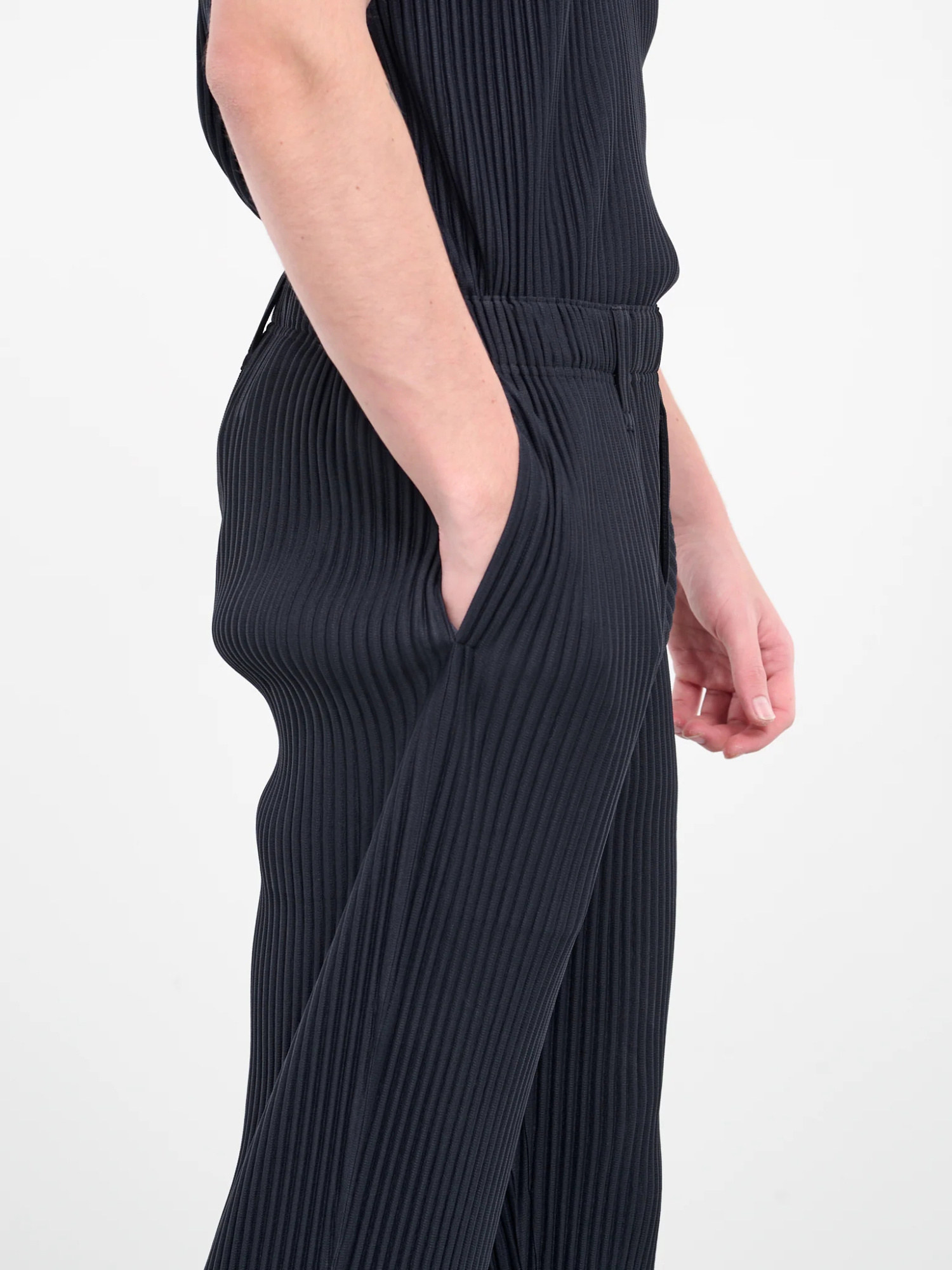 ISSEY MIYAKE BASIC TAPERED PLISSÉ TROUSERS