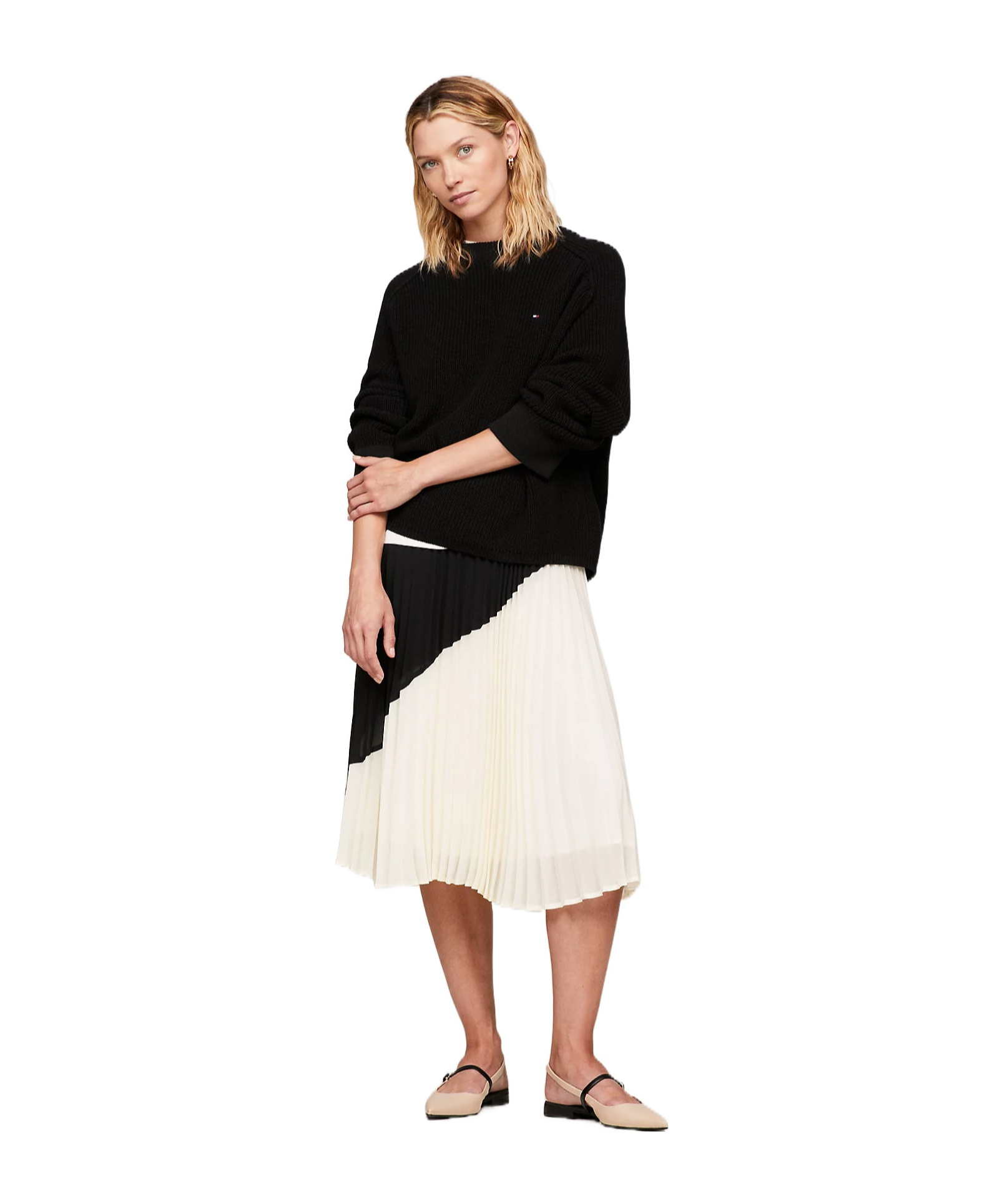 TOMMY HILFIGER A HALF-LENGTH SKIRT WITH PLEATED HORNS.