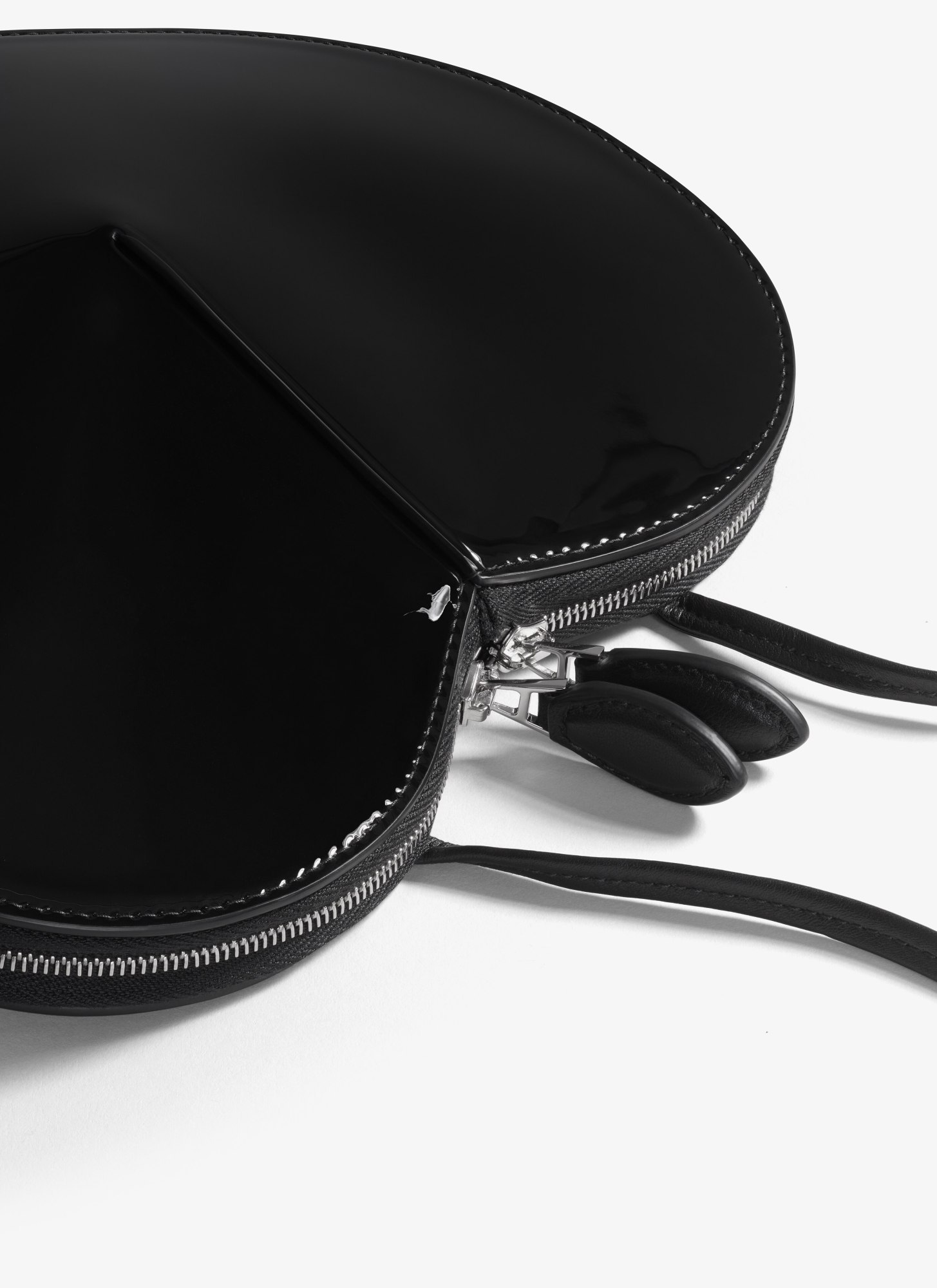 Alaïa Le Coeur Bag In Patent Leather In Black