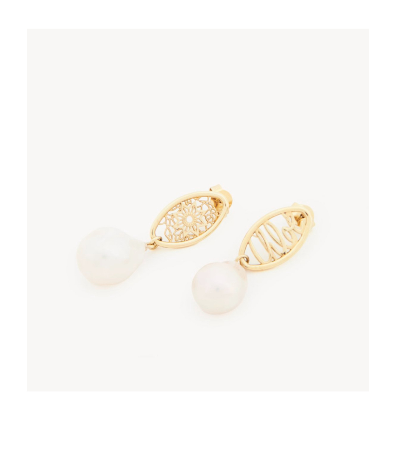 Chloé Hanging Earring In White