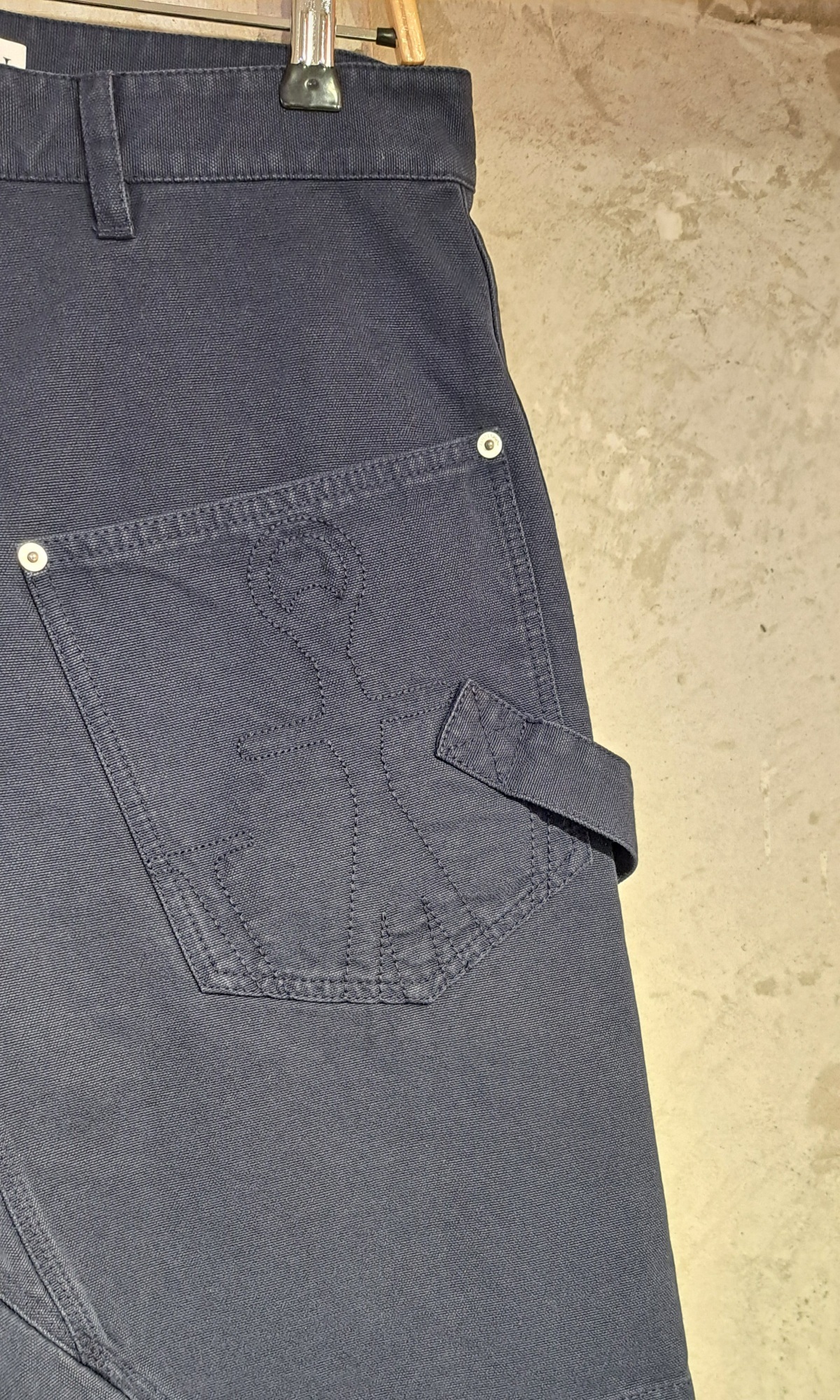 Jw Anderson Knee-length Twisted Bermuda Shorts In Black