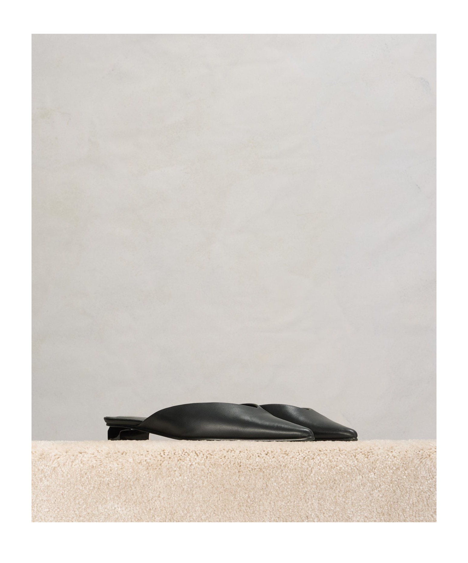 Ami Alexandre Mattiussi Pointed Flat-soled Muller Shoes In Black