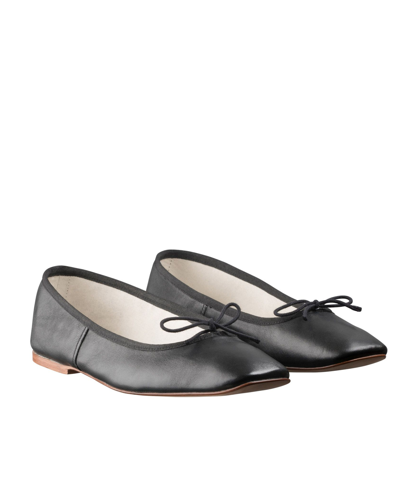 Apc Leah Leather Ballerina Shoes In Black