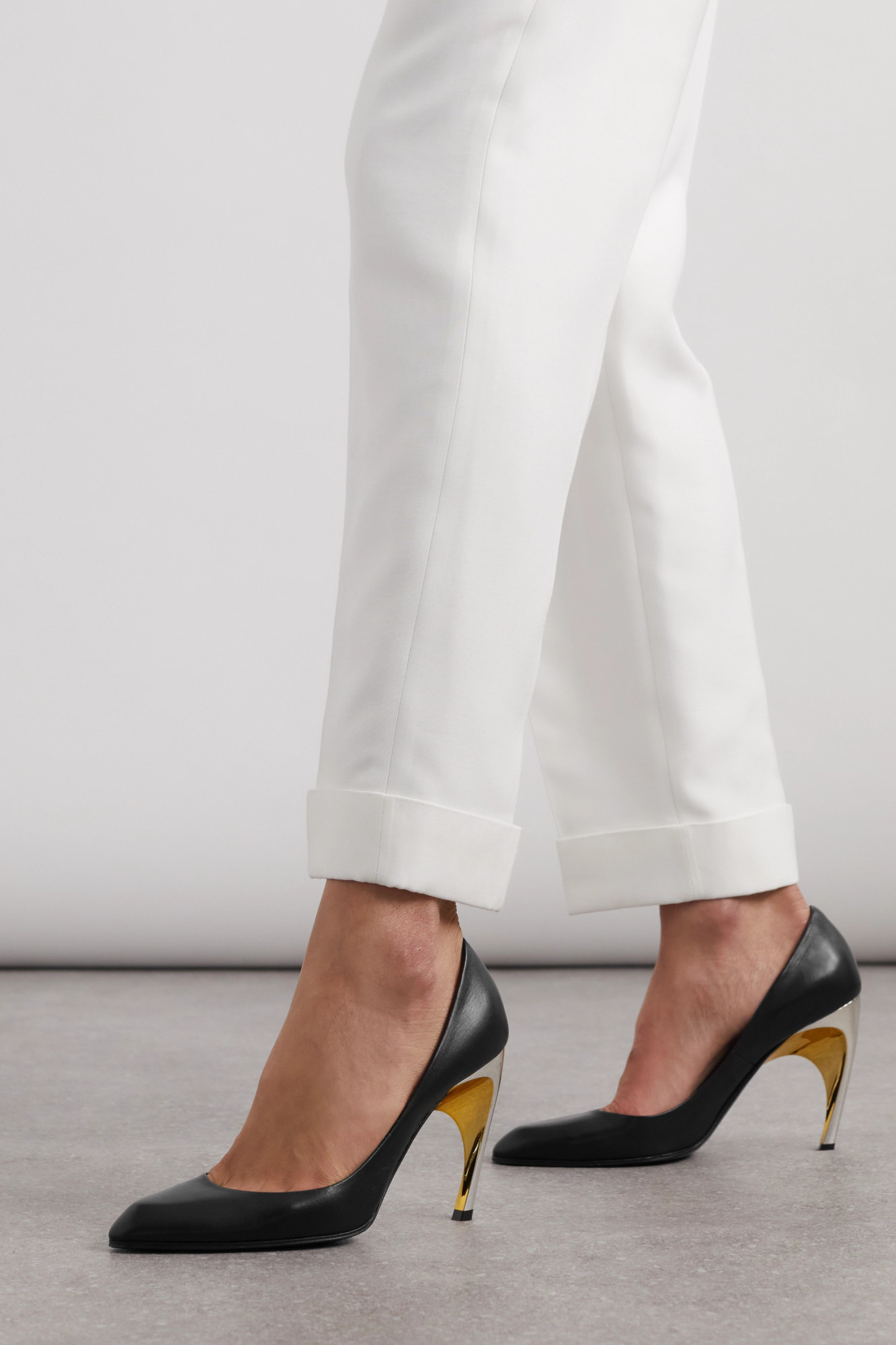 Alexander Mcqueen Alexander Mc Queen "armadillo" Pumps In Black