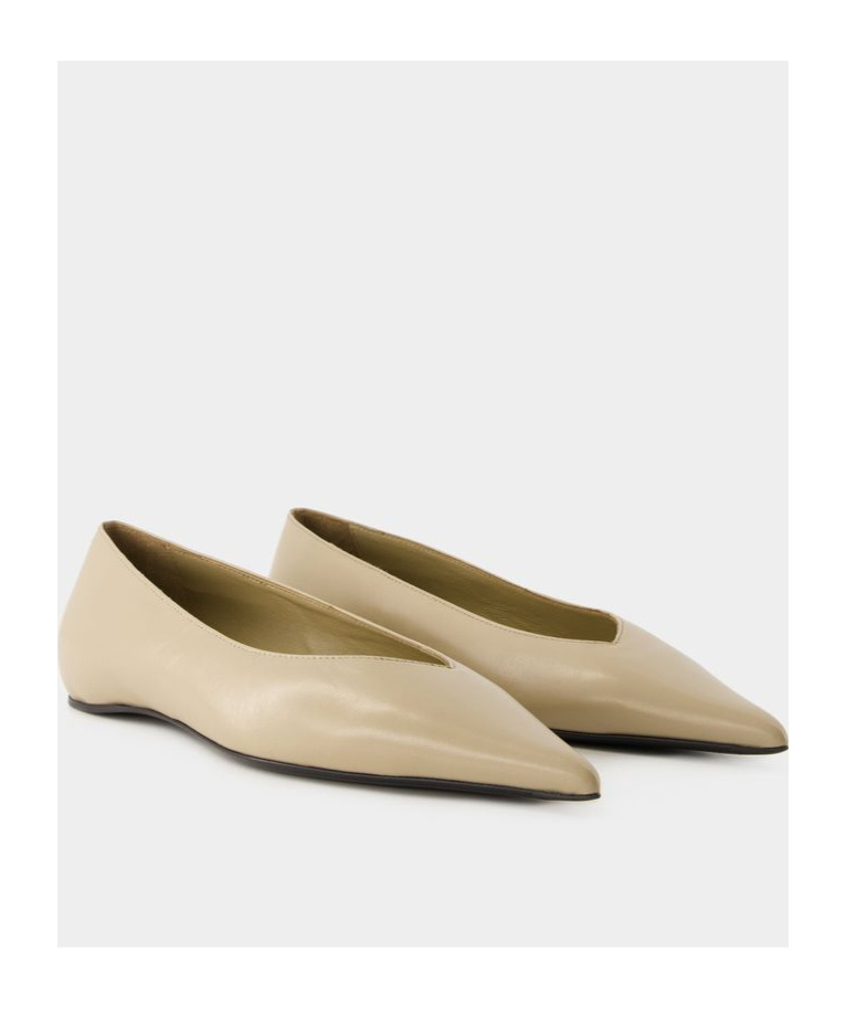Totême The Asymmetric Ballerina Leather Point-toe Flats In Neutral