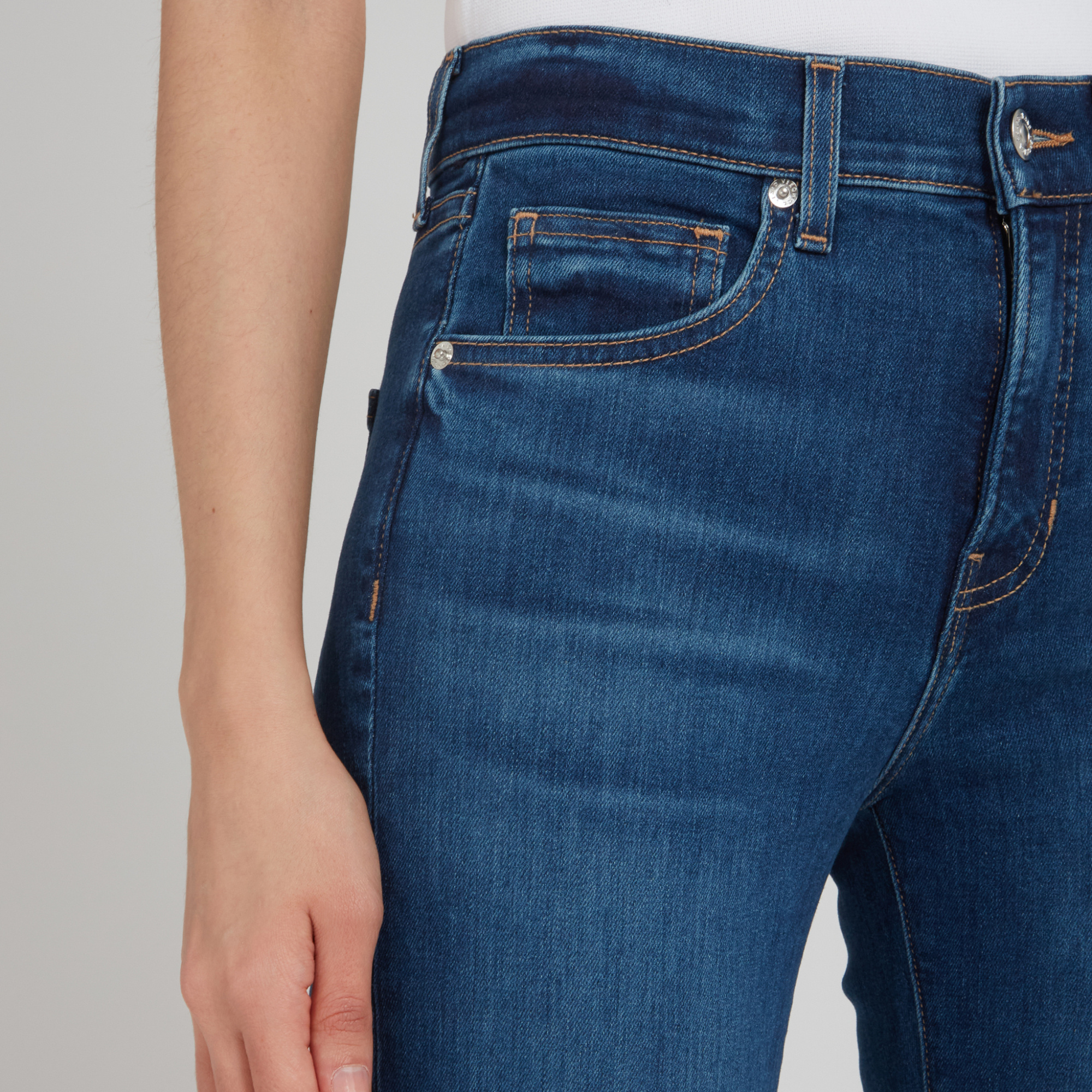 Veronica Beard Belt Loop With Jeans In Blue