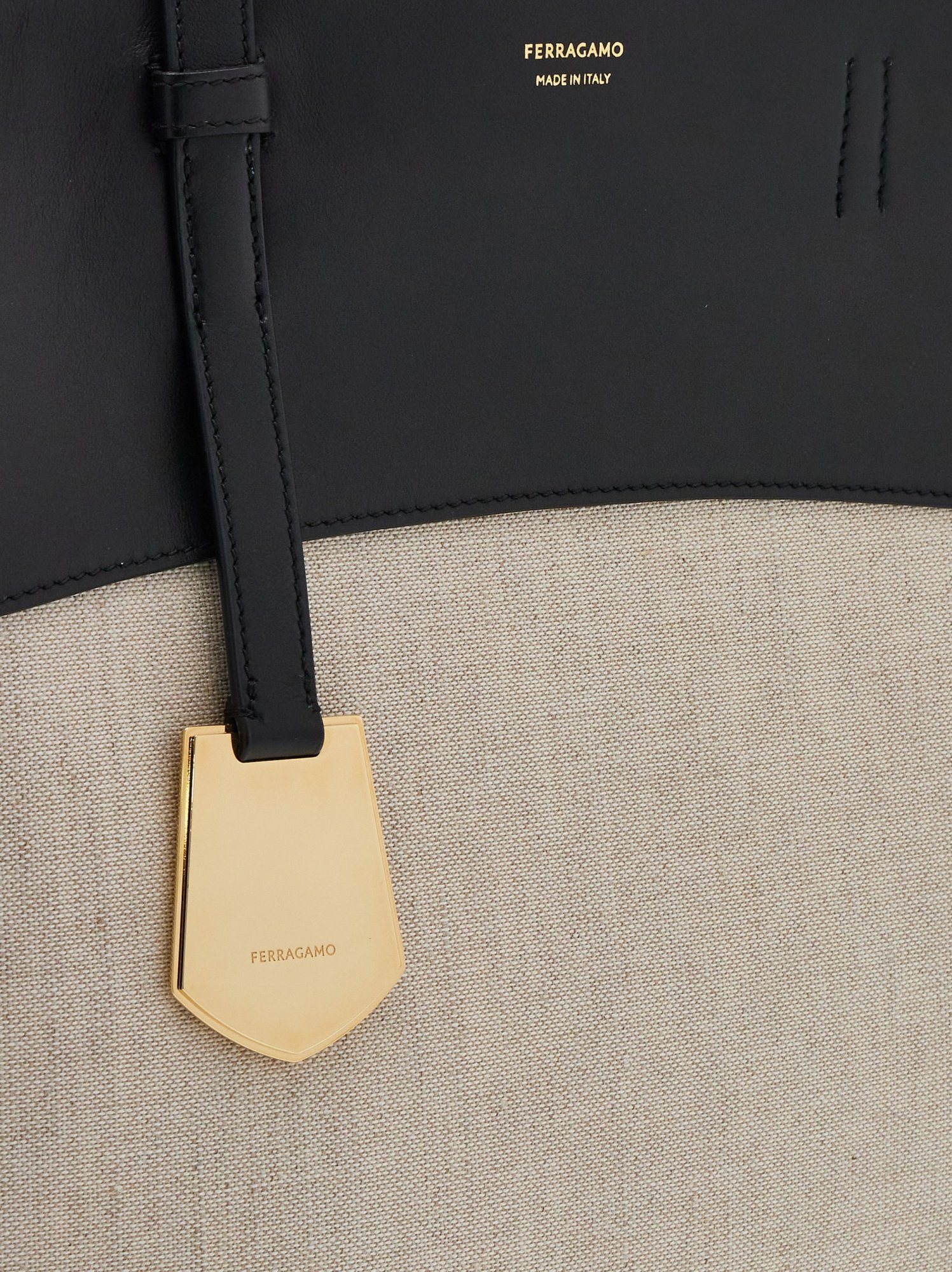 Ferragamo Salvatore Handbags. In Nude