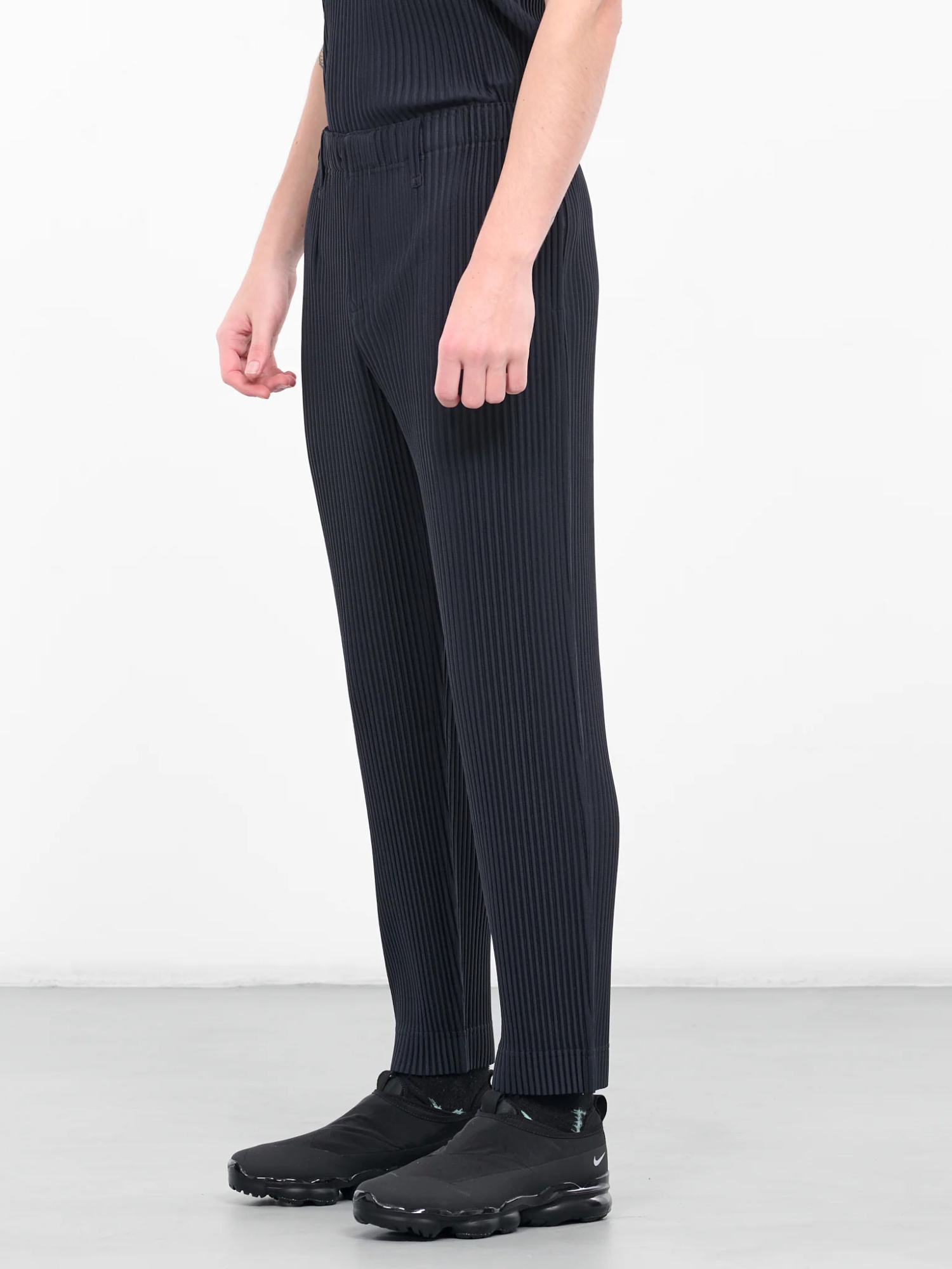ISSEY MIYAKE BASIC TAPERED PLISSÉ TROUSERS