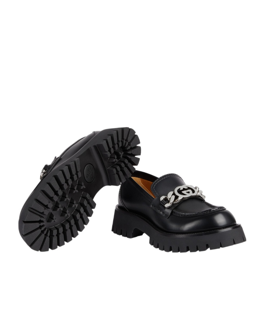 Gucci Logo-chain Leather Loafers In Black