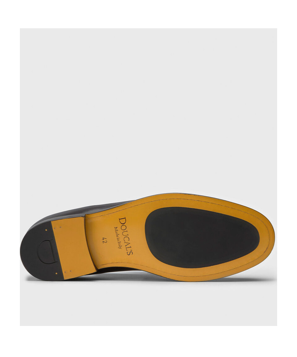 Doucal's Black Leather Moccasin In Black
