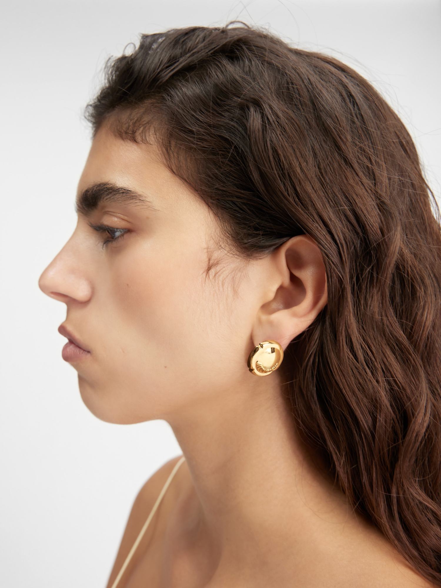 JACQUEMUS JACQUEMUS CHAMPAGNE MUSELET EARRINGS 
