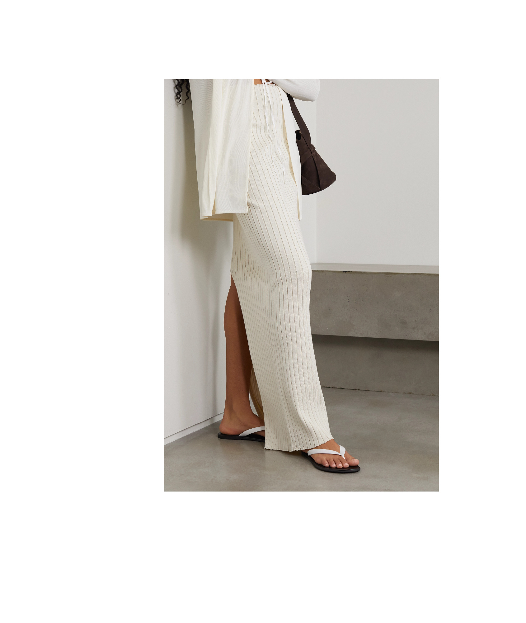 THE ROW ROUND HEAD FLAT-BOTTOM FLIP FLOPS