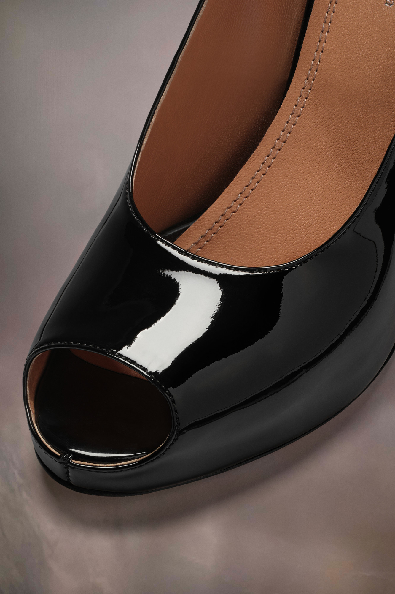 Maison Margiela 150 Mary-jane Platform Pumps In Patent Leather In Black