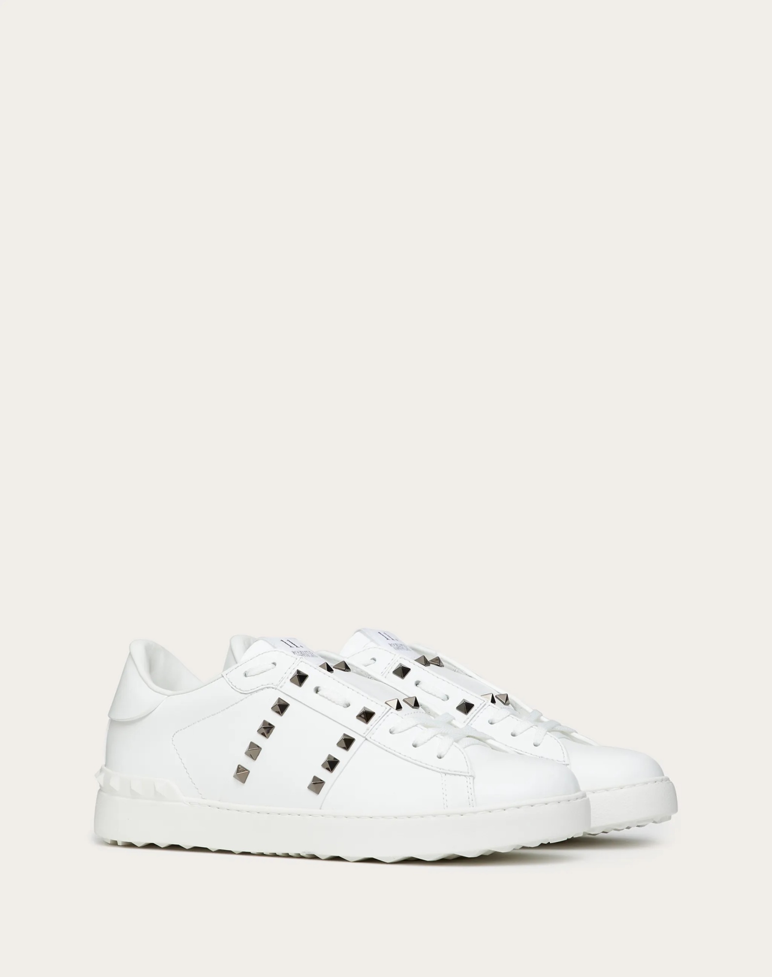 Valentino Sneaker Bianche Rockstud In Pelle Garavan In White