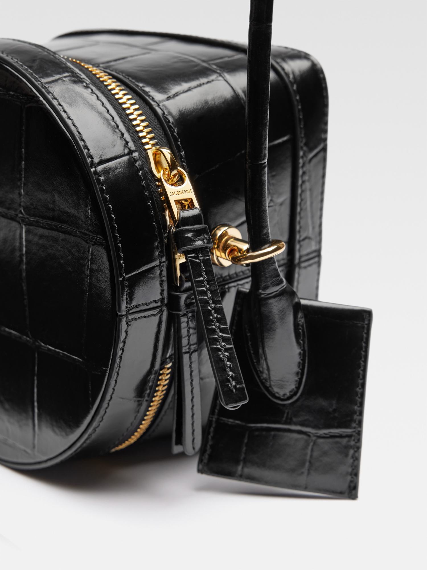 Jacquemus Logo Detailed Embossed Shoulder Bag In Black