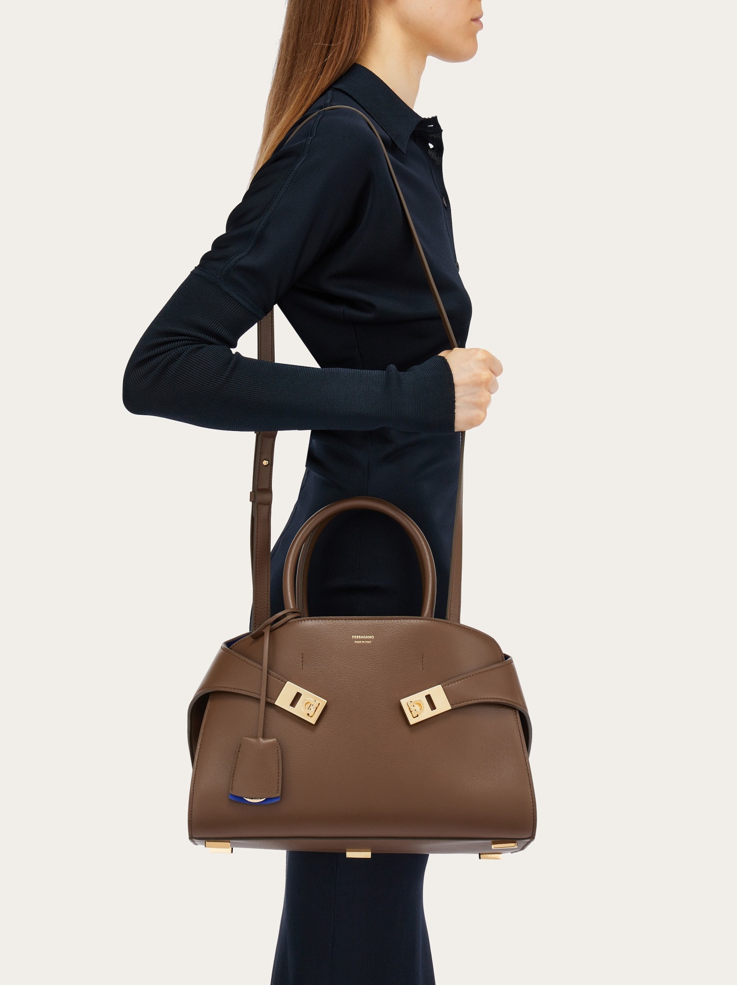 Ferragamo Borsa A Mano Hug Mini In Pelle Fango Donna In Brown
