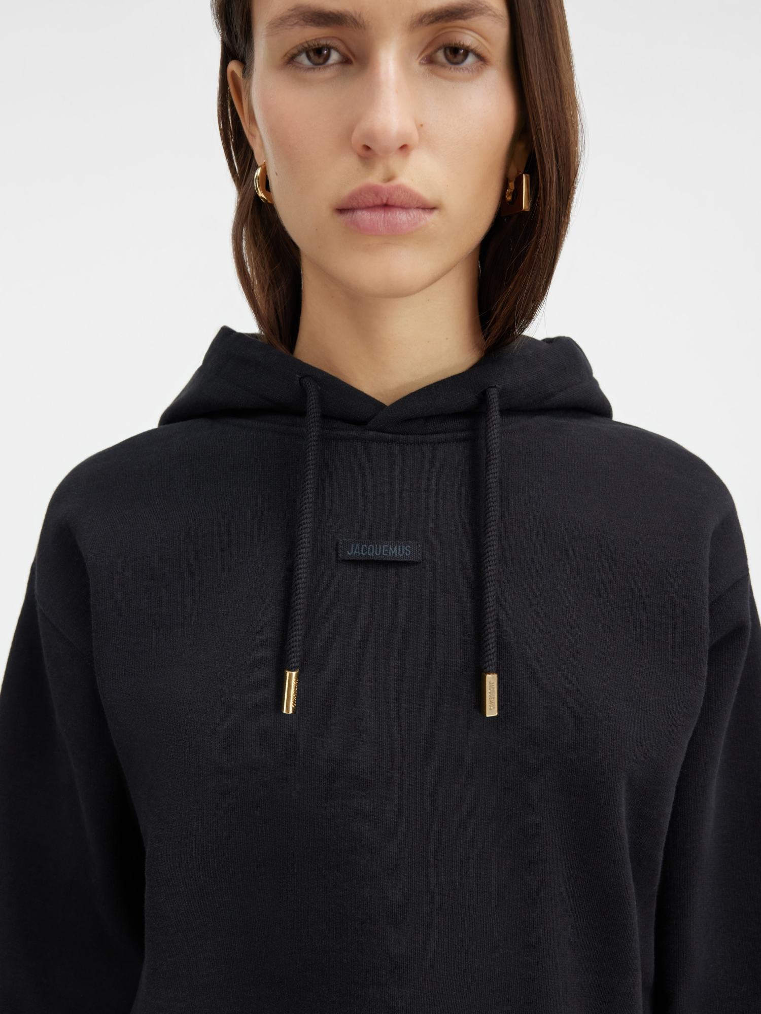 Jacquemus The Gros Grain Drawstring-hood Sweatshirt In Black