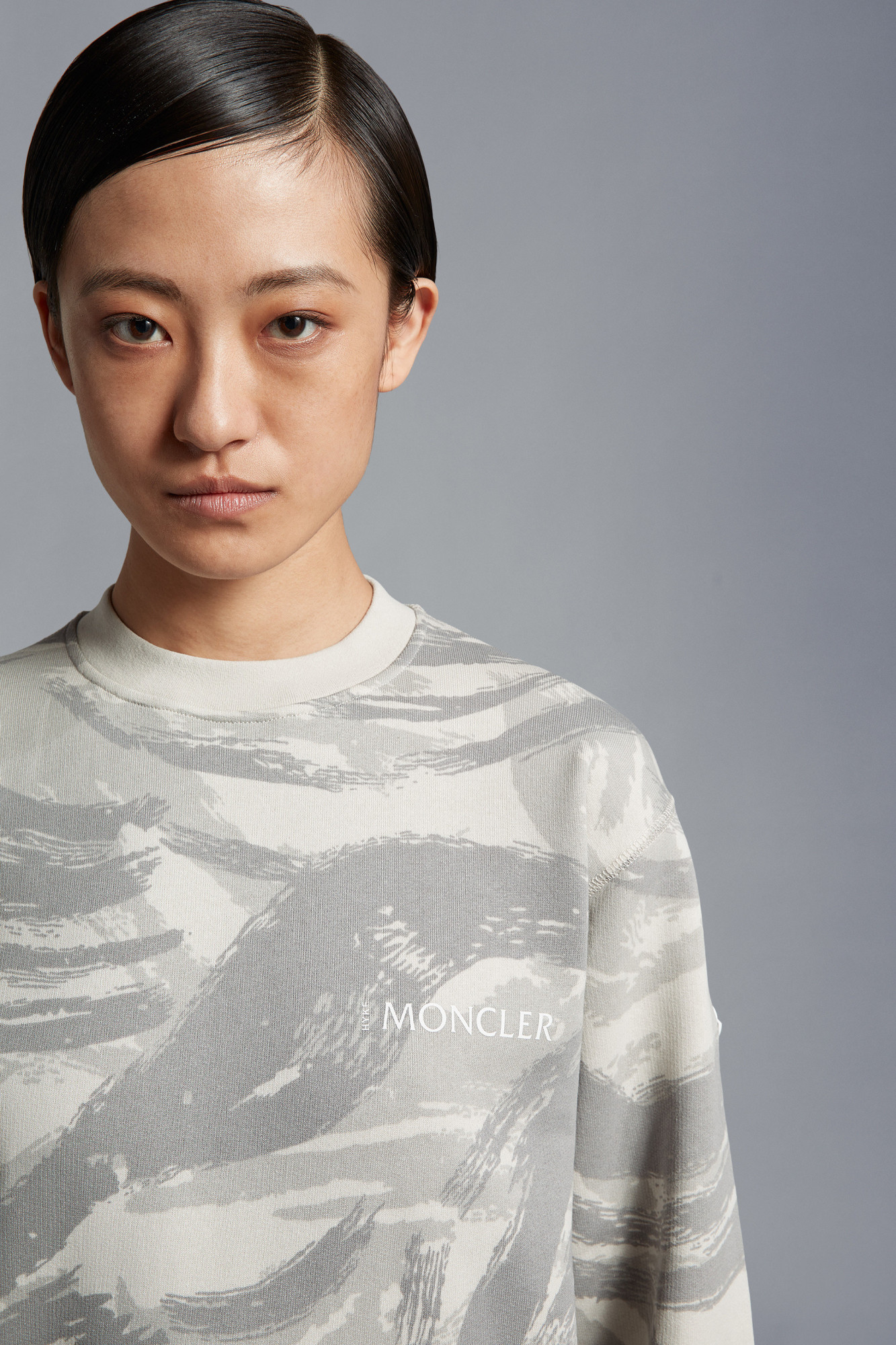 Moncler X Hyke Logo Printed Crewneck Sweatshirt In Gray